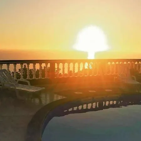 Arcos Grand With Pool